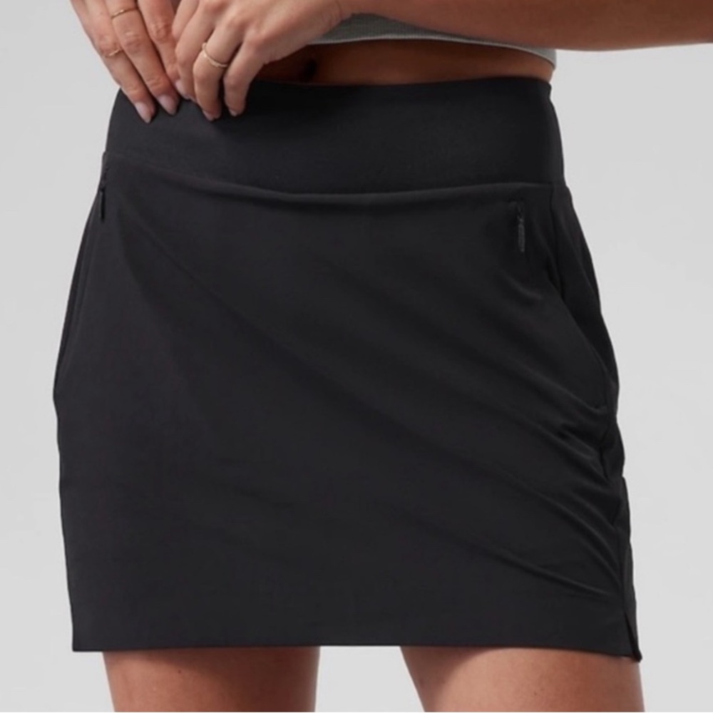 Athleta Black Soho Skort Size 8.  Elastic Waist, 2 Back Pocket, 2 side Pocket